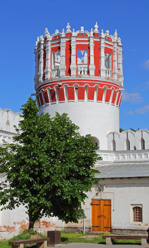 Никольская башня)